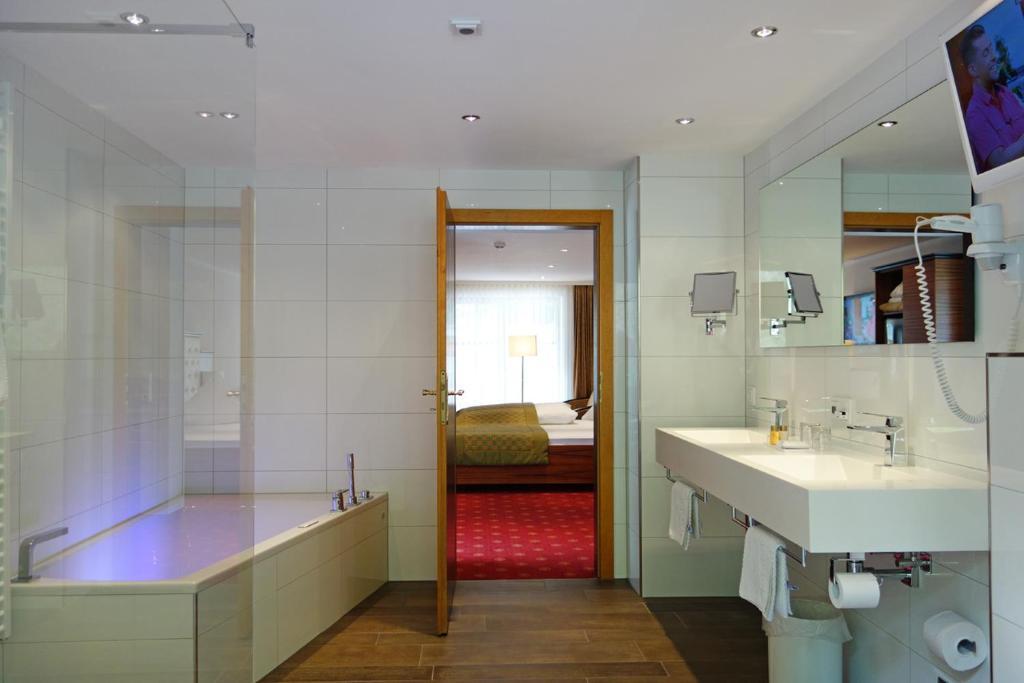 Naturhotel Ruegers Forstgut Mespelbrunn Phòng bức ảnh